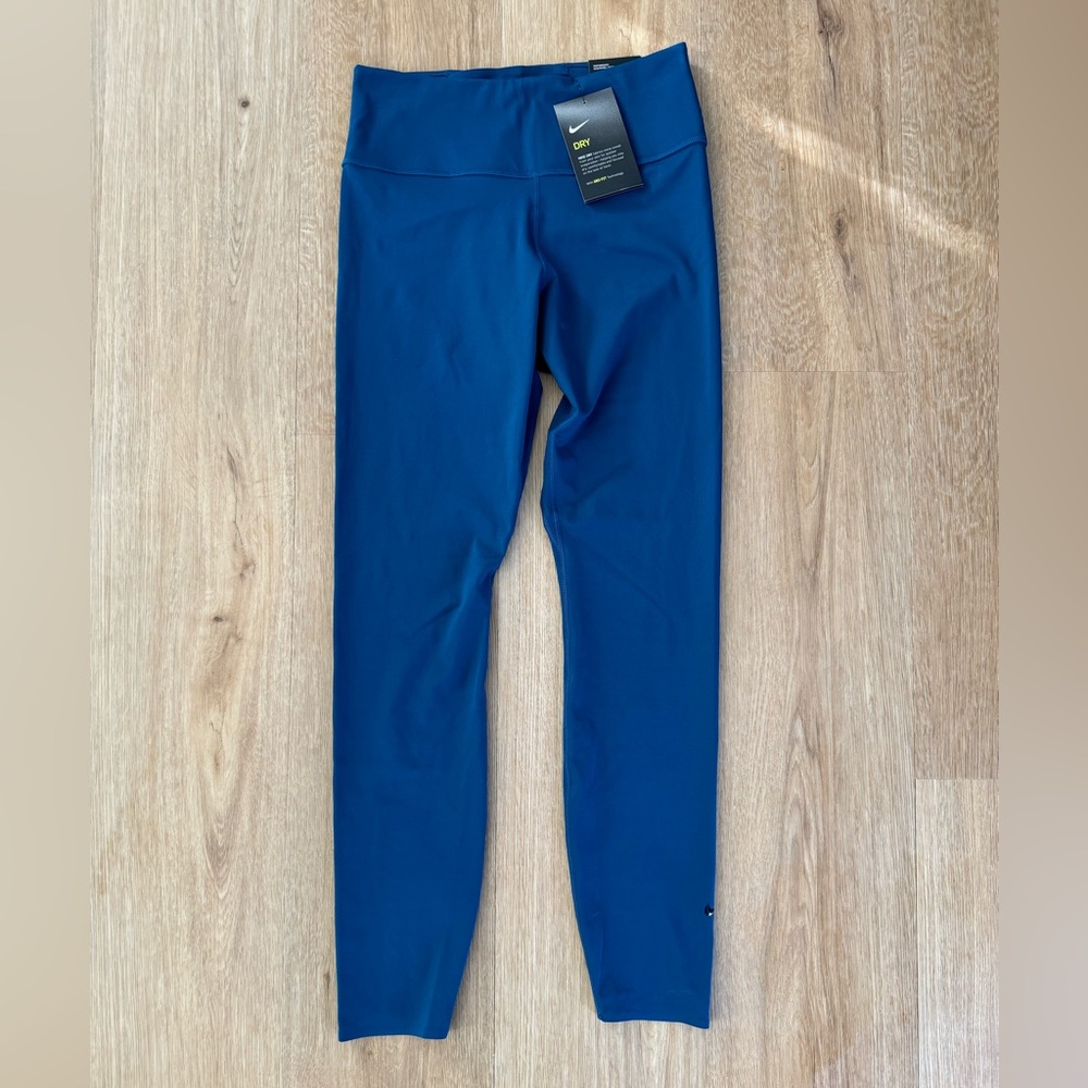 Nike The Nike One Luxe Tight Fit Leggings Yoga Pants NWT Size Small